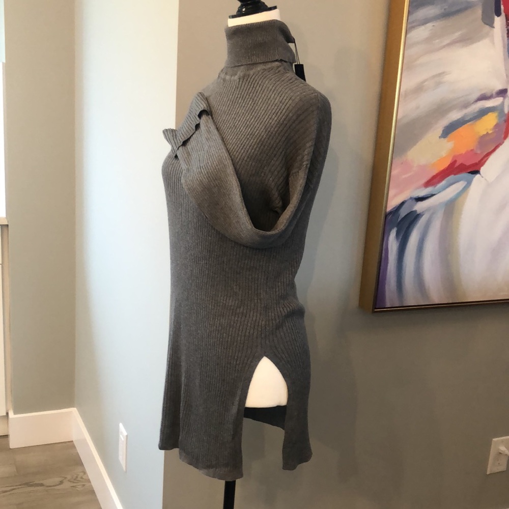 NWT Line ribbed Turtleneck sweater